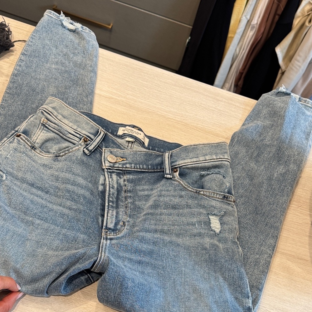 Abercrombie & Fitch Light Blue Distressed Skinny Jeans Curve Love size 28/6